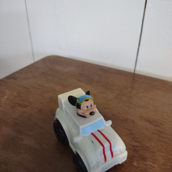 Disney 2007 Mickey Mouse Pull Back & Go white Mattel Small Toy Car - Picture 3 of 10